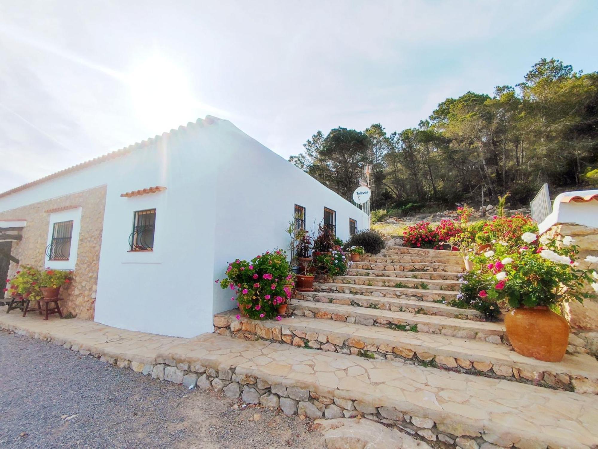 Casa Can Lluc Con Piscina, Jardin Y Vista Al Campo 산트 미켈 데 발란사트 외부 사진