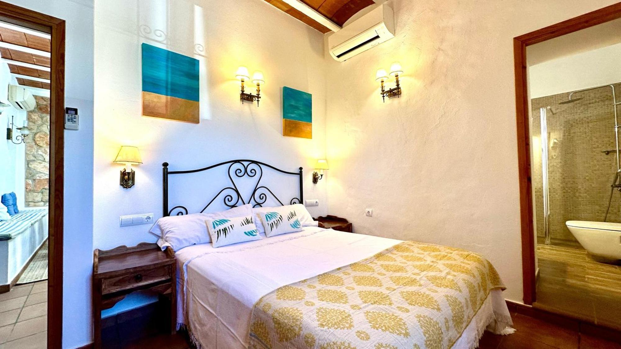 Casa Can Lluc Con Piscina, Jardin Y Vista Al Campo 산트 미켈 데 발란사트 외부 사진